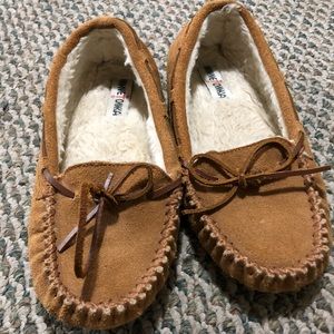 COMFY and WARM Minnetonka Moccasins